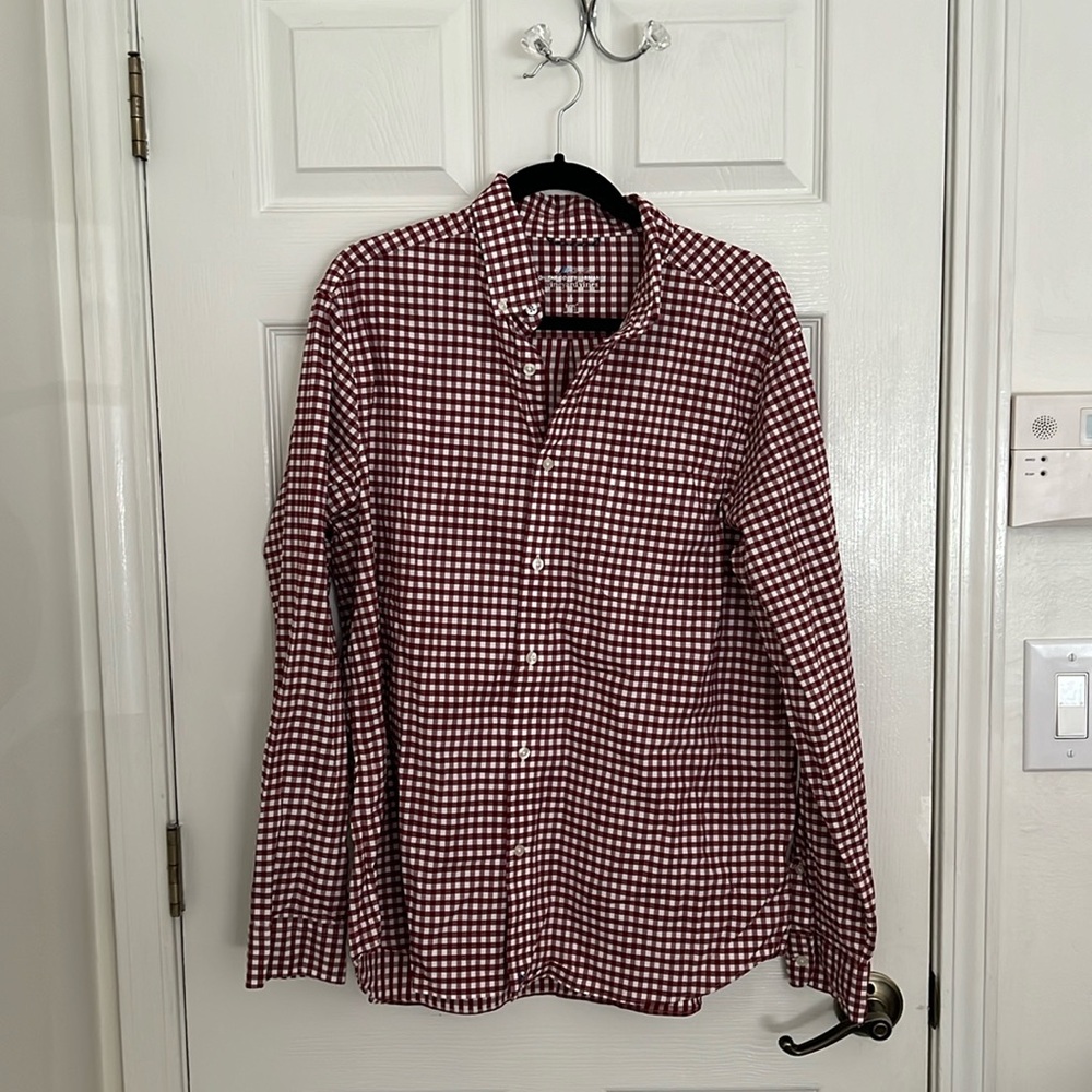 Vineyard Vines On The Go Performance Button Down